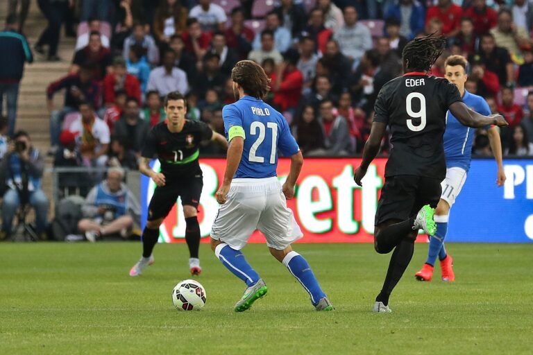 Andrea Pirlo con la maglia della Nazionale italiana in un'amichevole contro il Portogallo a Ginevra nel giugno 2015