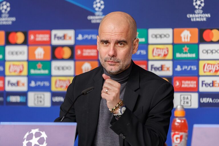 Guardiola dice no alla nazionale italiana: il tecnico ritratto in conferenza stampa, ottobre 2023