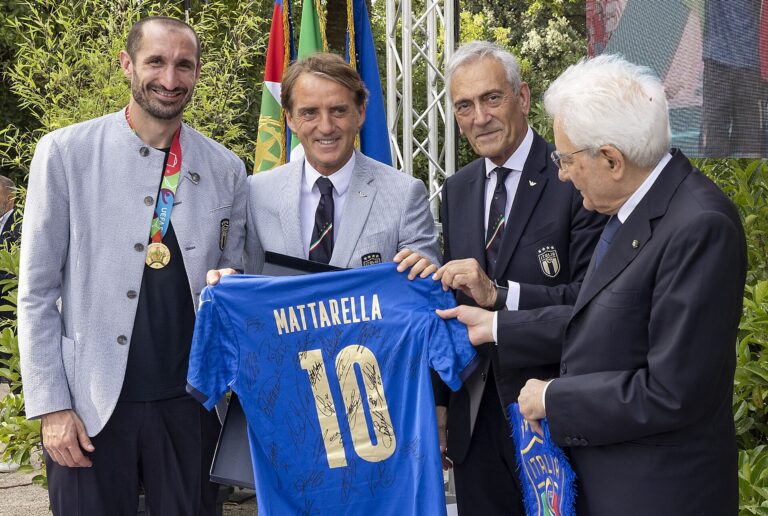 Mancini CT Italia, Roberto Mancini con Chiellini, Gravina e Mattarella al Quirinale nel 2021Mancini CT Italia, Roberto Mancini con Chiellini, Gravina e Mattarella al Quirinale nel 2021