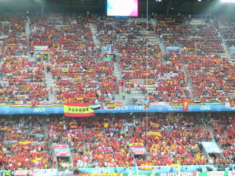Tifosi spagnoli allo stadio durante Spagna-Russia agli Europei 2008