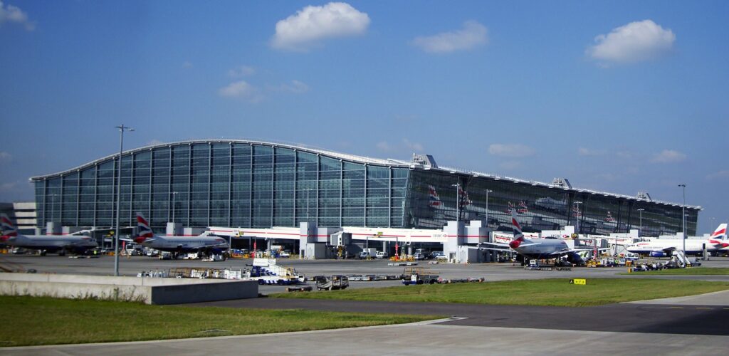 Terminal 5 dell'aeroporto di Londra Heathrow, uno dei principali scali di arrivo nel Regno Unito