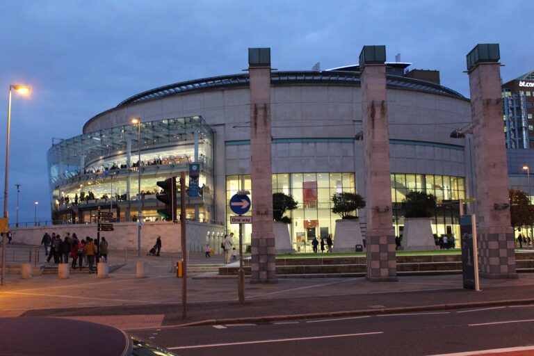 Waterfront Hall a Belfast, sede dell'ICC dove si terrà il sorteggio delle qualificazioni Euro 2028