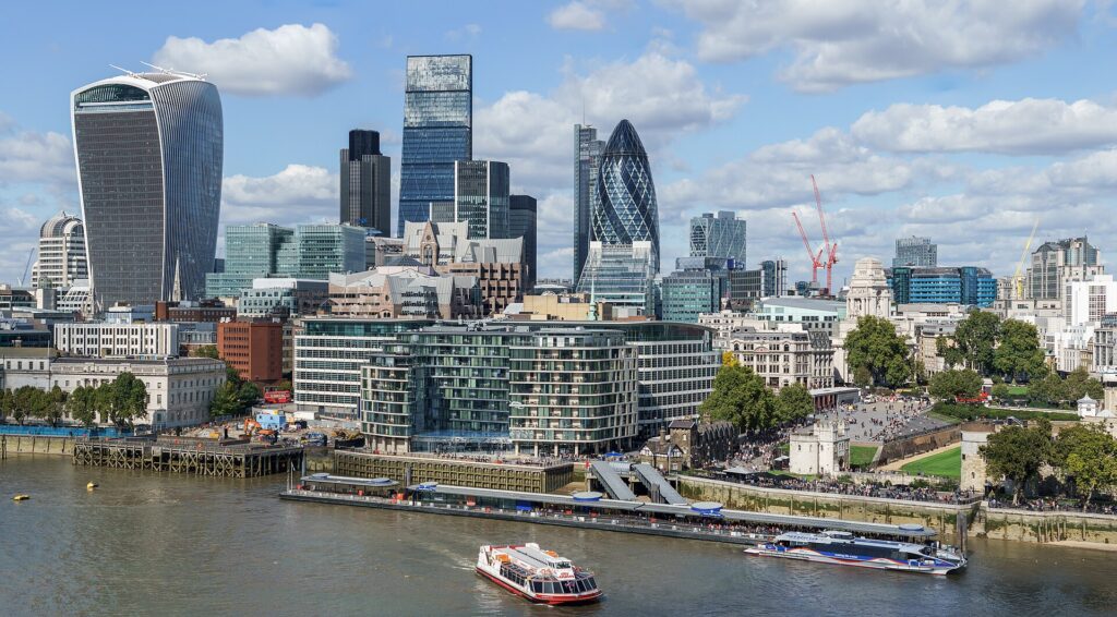 Skyline di Londra, una delle mete più scelte da chi va a vivere nel Regno Unito e in Irlanda
