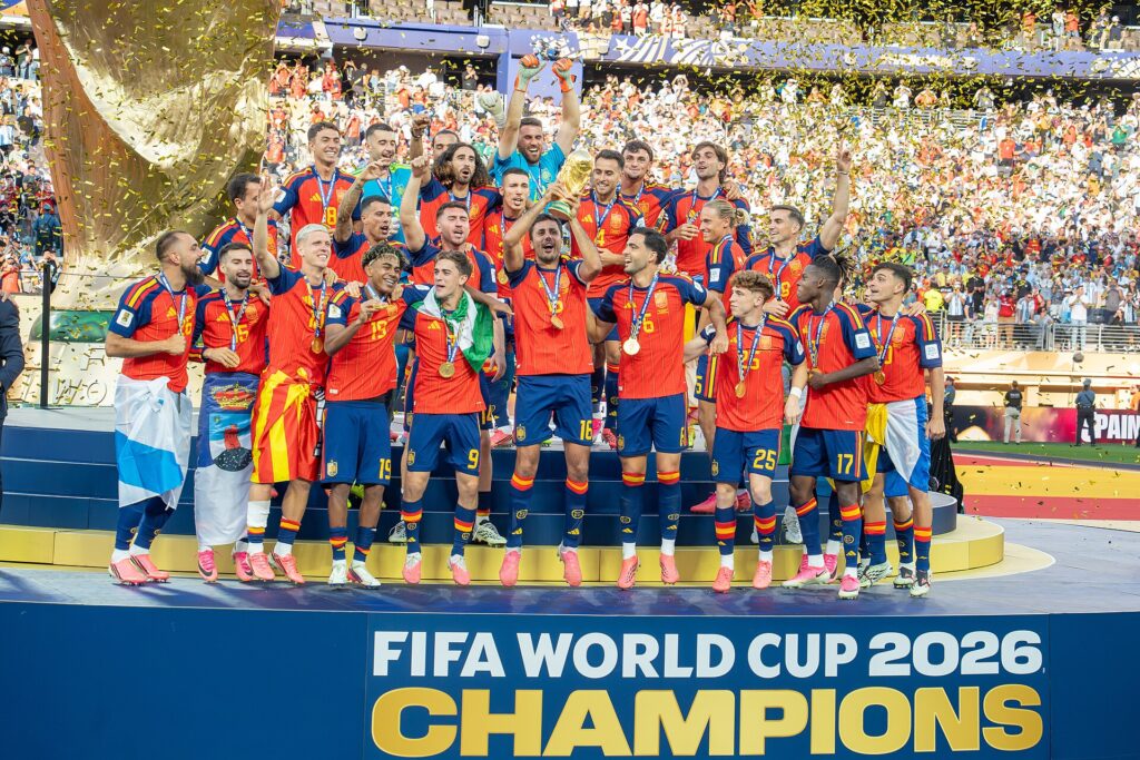Spagna solleva la Coppa del Mondo 2026 dopo la finale contro l'Argentina, il trionfo che ha riportato la Roja al comando della classifica delle nazionali